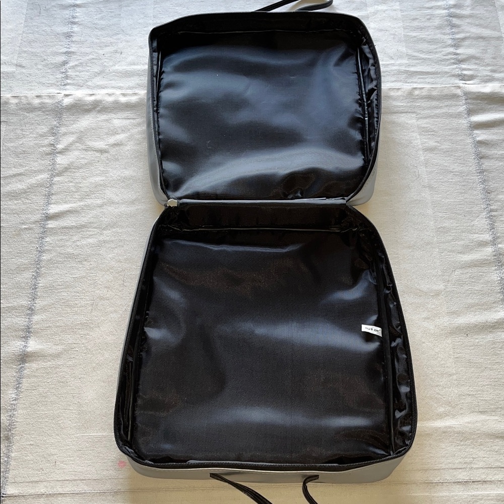 Conair Silver Portable Storage Bag Water Resistant - Picture 7 of 7